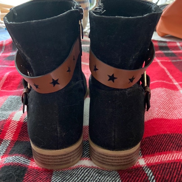 OLIVE STREET Ankle Bootie - Picture 3 of 9